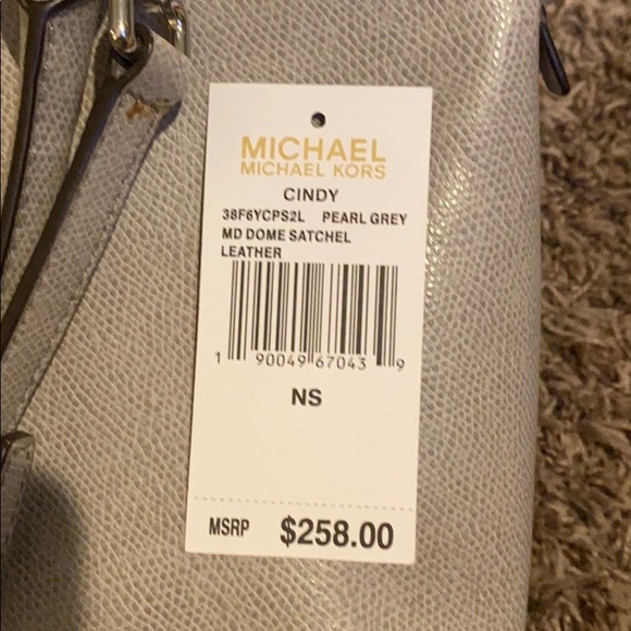 Authentic Michael Kors pearl gray leather purse - Picture 7 of 7